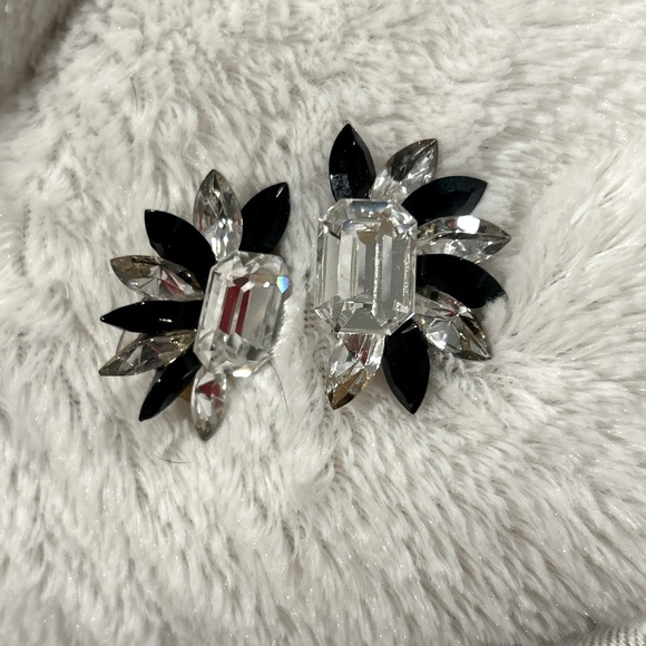VINTAGE SWAROFSKI BLK & CLEAR CRYSTAL EARRING WITH LARGE SQUARE CENTER-SALE - Picture 4 of 12